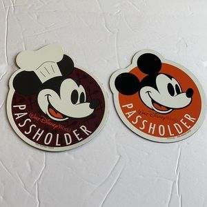 Disney’s Chef Mickey and Passholder magnet